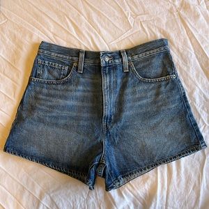 Levi’s Mom Jean Shorts